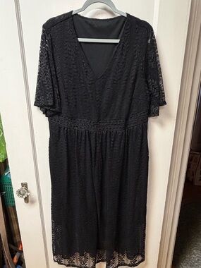 NWT BloomChic Black Lace Midi Dress
